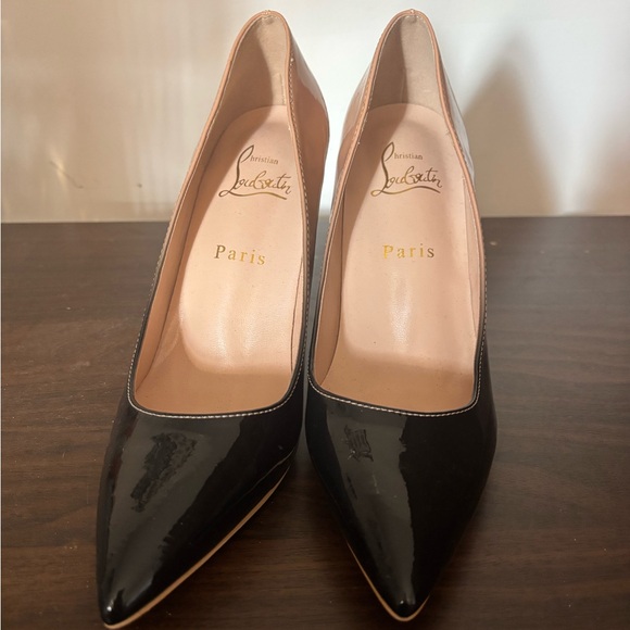 Elegant Black and Nude Heels - Picture 4 of 5